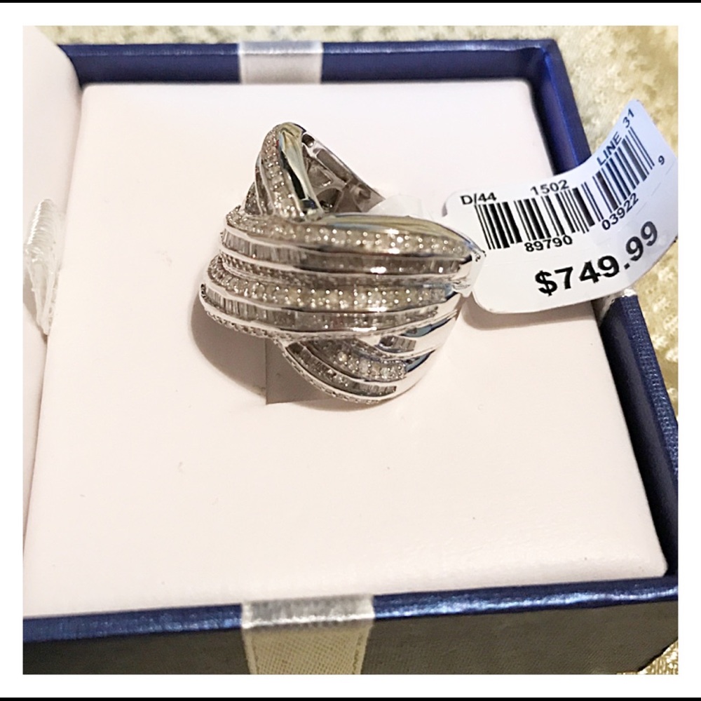 SS Diamond Ring - Picture 15 of 16